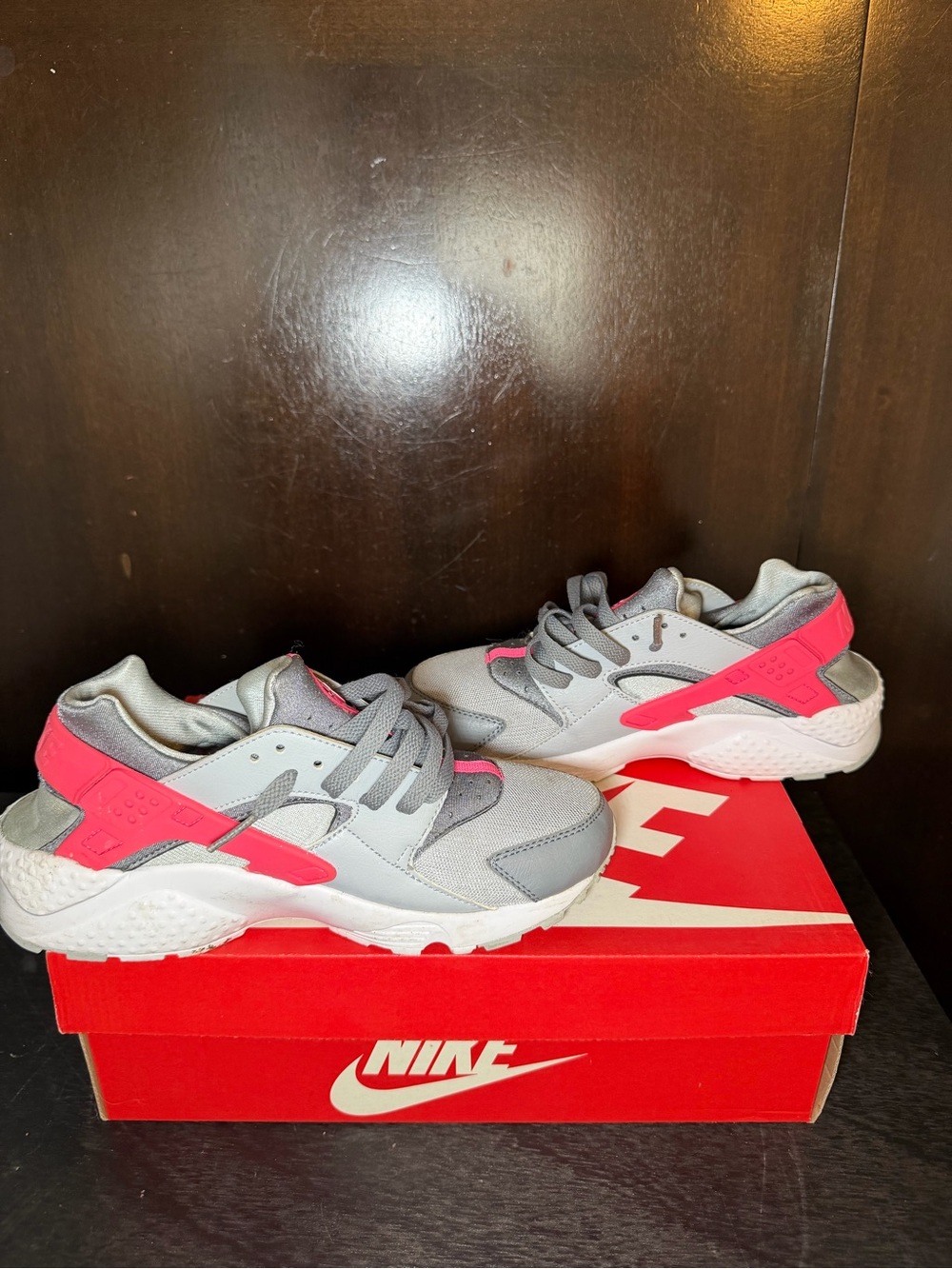 Nike Huarache Run GS 'Wolf Grey Hyper Pink' - Picture 2 of 7